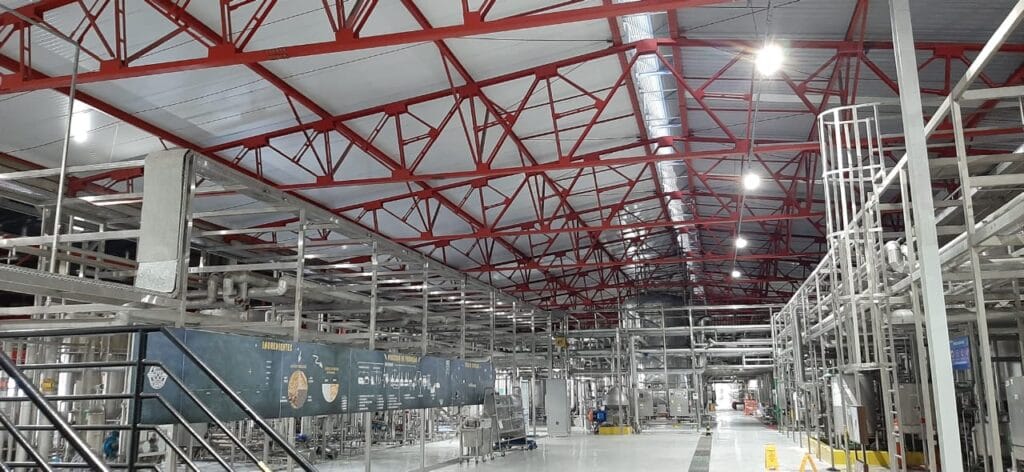 Construção metálica? Conserto industrial? Telhado de estrutura metálica? Veja tudo sobre as principais dúvidas de uma construção industrial!